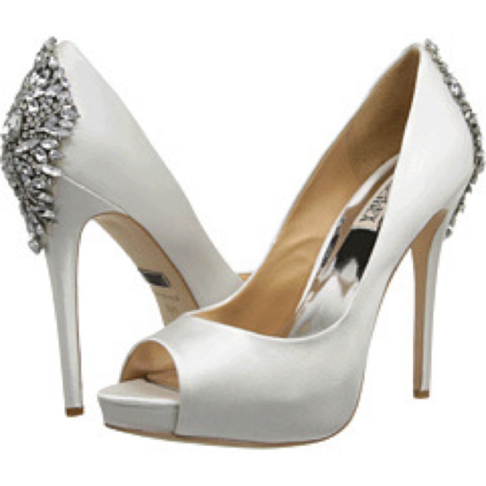 Badgley Mischka kiara white satin platforms peep toe wedding pumps NWT 8M
